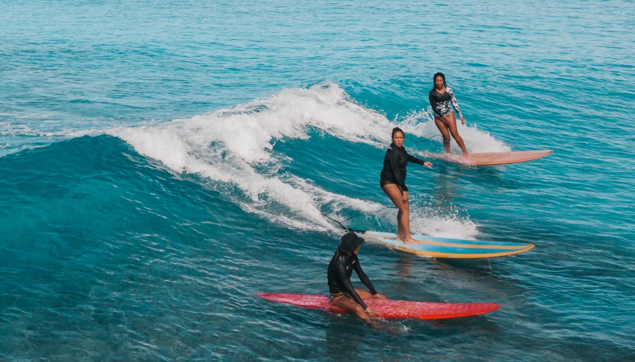 Aluna Surf School Hero